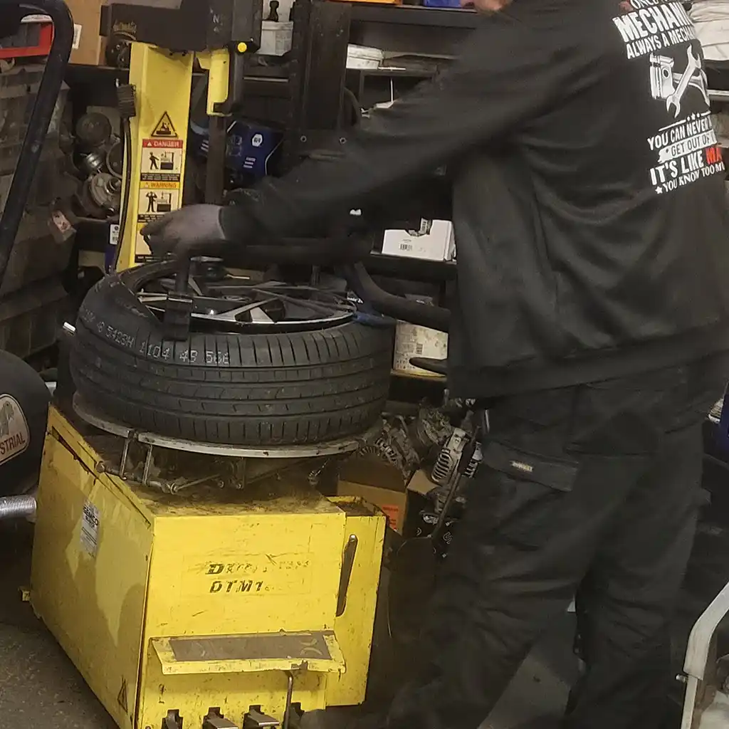 Tyres change Newbury - Doc4Cars LTD